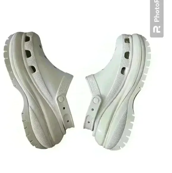 Crocs Classic Unisex White Mega Crush Clog 10 W 8 M