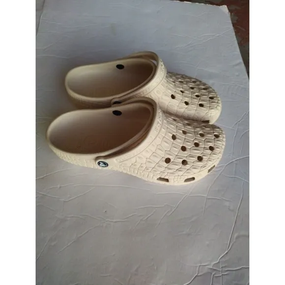 CROCS clogs man's 12 beige VANILLA/IVORY CLASSIC CROCSKIN travel vacation lounge