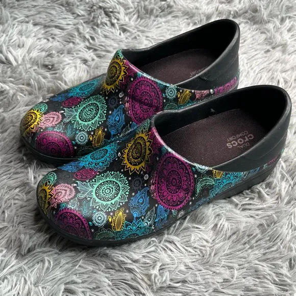 Crocs Clogs Womens Size 7 Dual Comfort Neria Pro II Paisley Print Nurse
