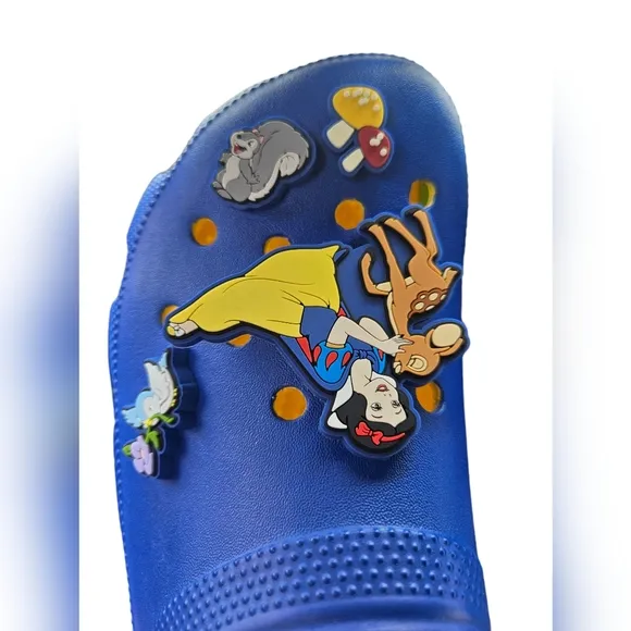 CROCS DISNEY Snow White Classic Clog NWT Size 12W (10M)