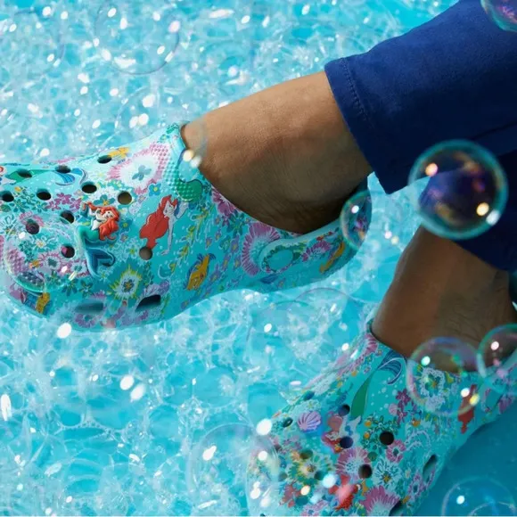 Crocs Disney Vera Bradley Shoes Little Mermaid Ariel Clog Size Kid Juniors 5 NEW