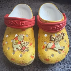CROCS Kids' Winnie the Pooh &amp; Tigger - Unisex - Size C8