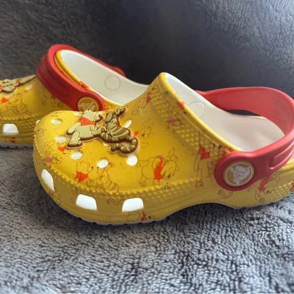 CROCS Kids' Winnie the Pooh &amp; Tigger - Unisex - Size C8