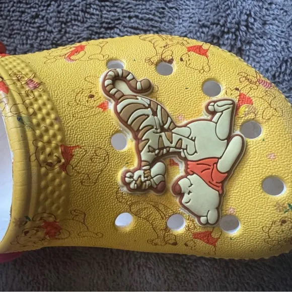 CROCS Kids' Winnie the Pooh &amp; Tigger - Unisex - Size C8