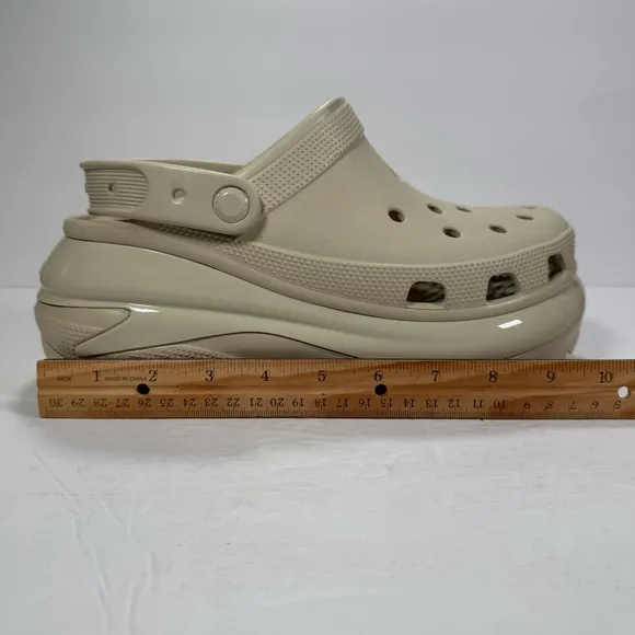 Crocs Mega Crush Chunky Platform Clogs Bone Women's Size 9 Men’s Size 7