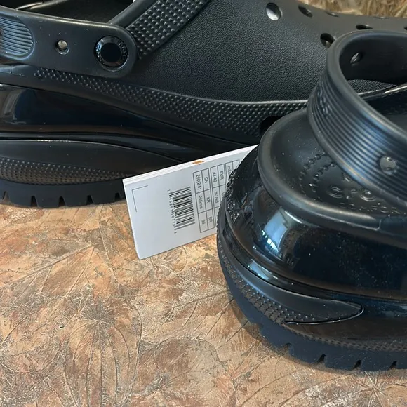 CROCS MEGA CRUSH CLOGS