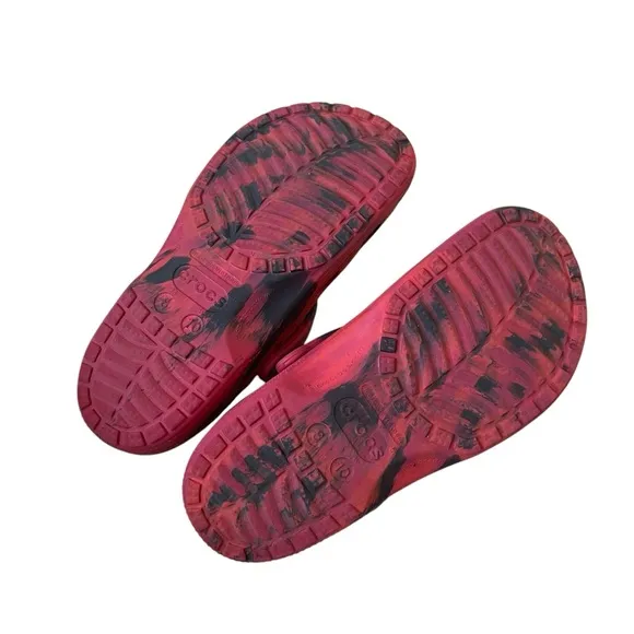 CROCS Men’s Classic Marbled Clog Red Black 8
