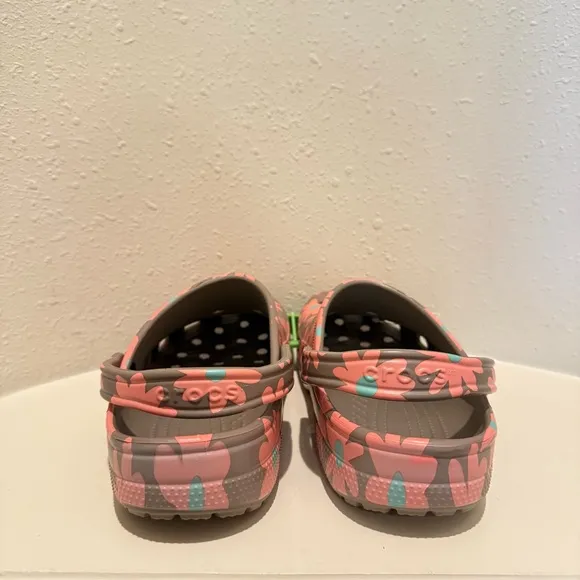 Crocs Men’s Classic Retro Resort Floral Mushroom Salmon Clogs Size 13 NWT