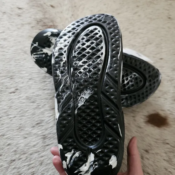 CROCS Off Grid Unisex Marbled Clogs Men Size 9/Women Size 11 Black &amp; White NEW
