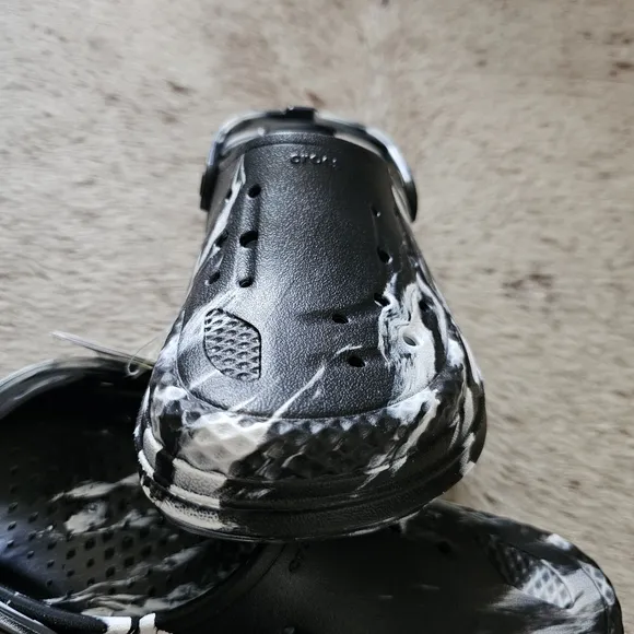CROCS Off Grid Unisex Marbled Clogs Men Size 9/Women Size 11 Black &amp; White NEW