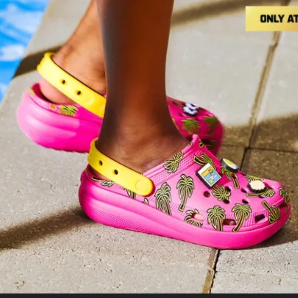 🦋Crocs pink Classic Cutie Clogs juniors size-3