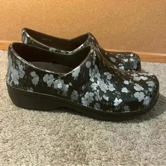 Crocs Women Size 8 Black Floral Neria Pro II Graphic Clog Comfort Footwear