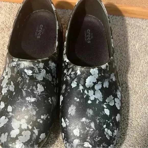Crocs Women Size 8 Black Floral Neria Pro II Graphic Clog Comfort Footwear