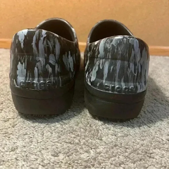 Crocs Women Size 8 Black Floral Neria Pro II Graphic Clog Comfort Footwear