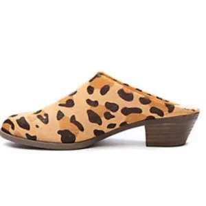 Crown &amp; Ivy Cheetah Print Kylie Low Heel Mules Faux Calf hair EUC size 6.5
