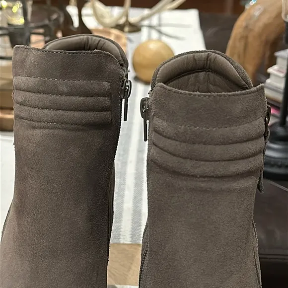 Crown Vintage “Exquisite” Suede Leather Ankle Booties in Gray Taupe, Size 10