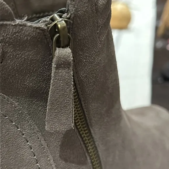 Crown Vintage “Exquisite” Suede Leather Ankle Booties in Gray Taupe, Size 10