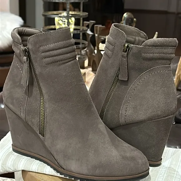 Crown Vintage “Exquisite” Suede Leather Ankle Booties in Gray Taupe, Size 10