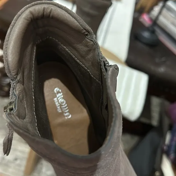 Crown Vintage “Exquisite” Suede Leather Ankle Booties in Gray Taupe, Size 10