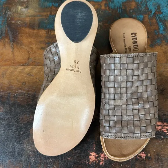 Cydwoq Amanthus Mules. New in box from Sundance.
