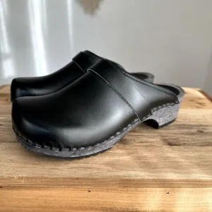 Danish Design Black Leather Dark Wood Sole Boho Slip On Clogs Size 38 / 7