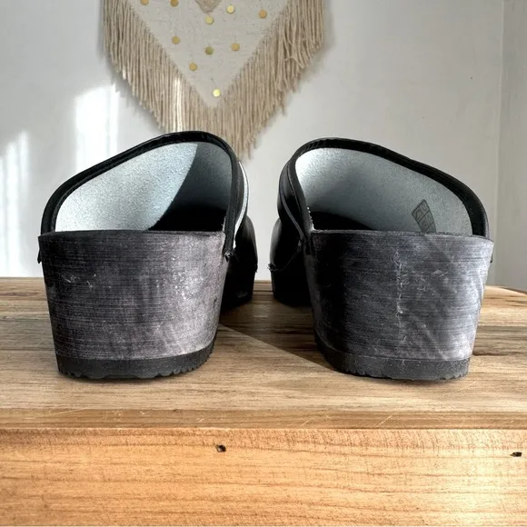 Danish Design Black Leather Dark Wood Sole Boho Slip On Clogs Size 38 / 7