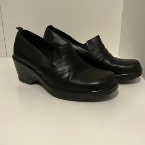 Dansko Aubrey Slip On Pleated Leather Comfort Clogs Black Size 38 EU / 7.5 US
