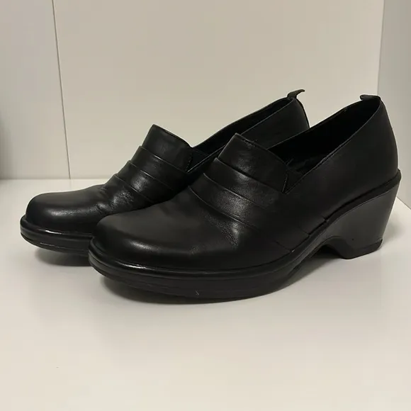 Dansko Aubrey Slip On Pleated Leather Comfort Clogs Black Size 38 EU / 7.5 US