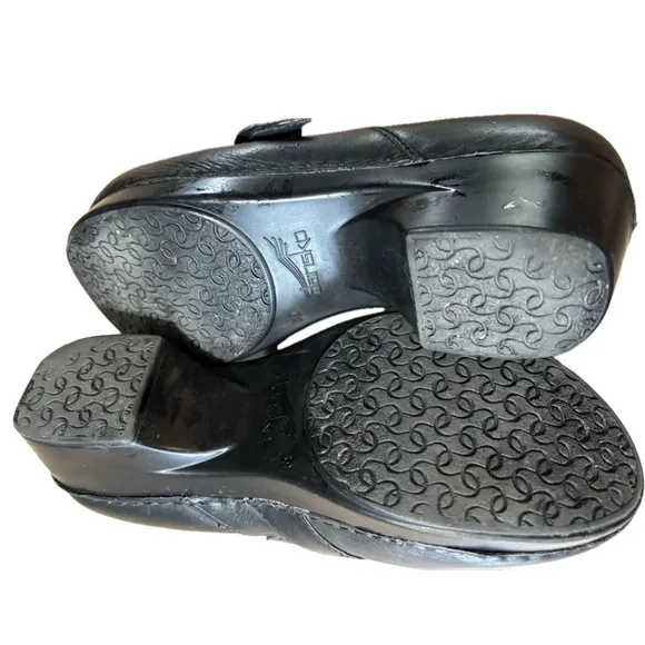 Dansko Black Leather Mules Comfort clogs size EU 39 or 8.5/9 woman