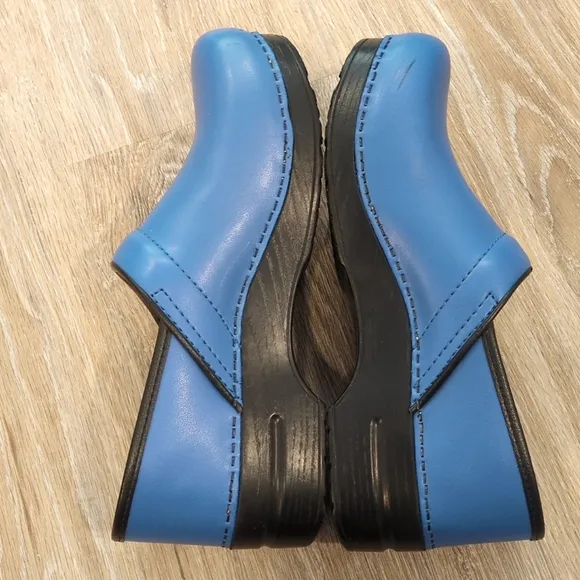 Dansko Blue Women's Clogs size 42 Euro (12 US)
