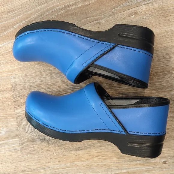 Dansko Blue Women's Clogs size 42 Euro (12 US)