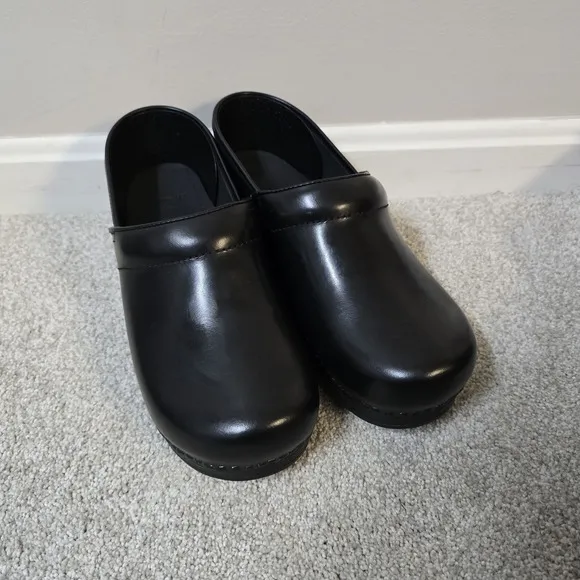 Dansko Clogs Sz Black Leather Slip On Comfort Nurse Sz 43 US 12-12.5