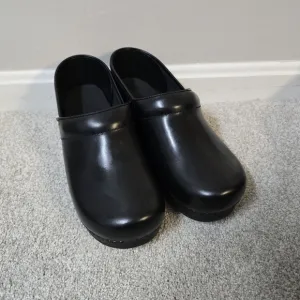 Dansko Clogs Sz Black Leather Slip On Comfort Nurse Sz 43 US 12-12.5