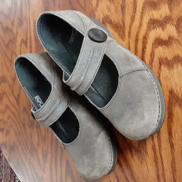 Dansko Gray Rustic Suede Leather Comfort Gorpcore Boho Mary Jane Clogs Size 39