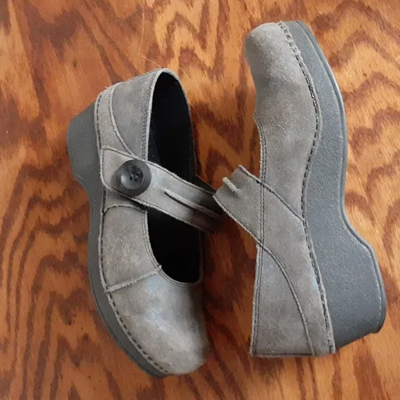 Dansko Gray Rustic Suede Leather Comfort Gorpcore Boho Mary Jane Clogs Size 39