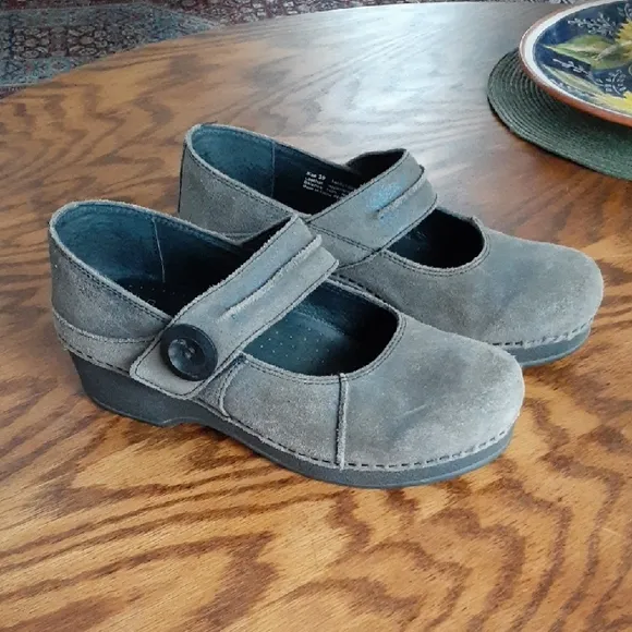 Dansko Gray Rustic Suede Leather Comfort Gorpcore Boho Mary Jane Clogs Size 39