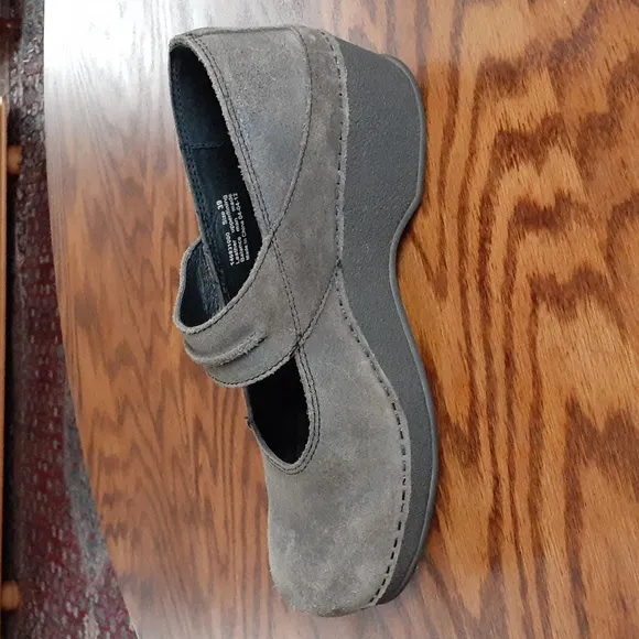 Dansko Gray Rustic Suede Leather Comfort Gorpcore Boho Mary Jane Clogs Size 39