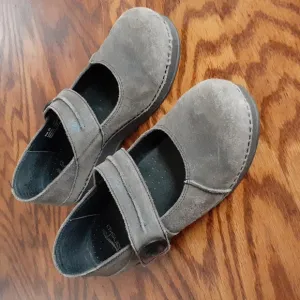 Dansko Gray Rustic Suede Leather Comfort Gorpcore Boho Mary Jane Clogs Size 39