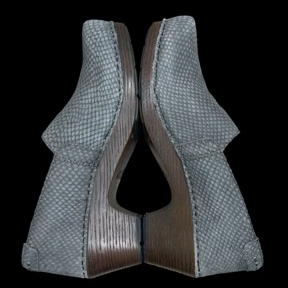 DANSKO Gray Snakeskin Embossed Suede Leather Clogs Womens 10.5-11 (41) Comfort