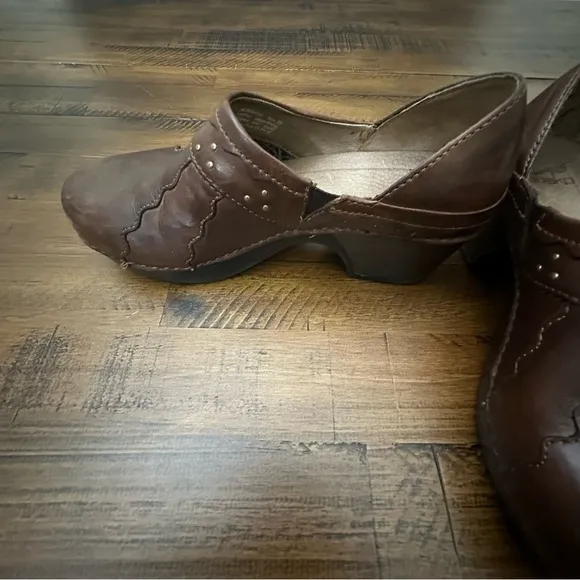 DANSKO Hailey Professional Staple Clog Mule Shoe Studs 7.5-8/38