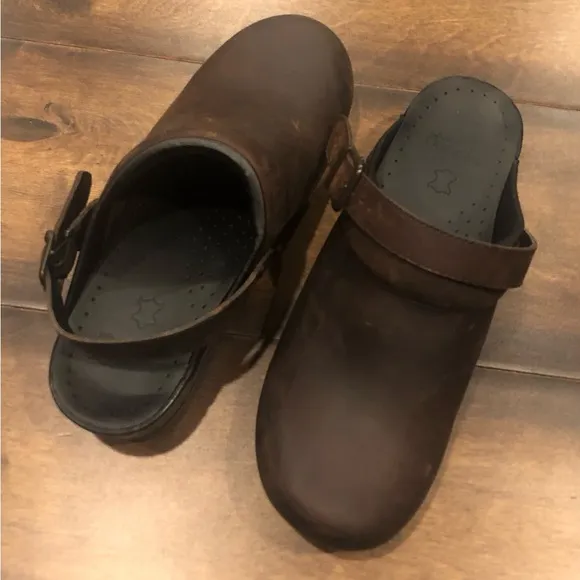 DANSKO  Ingrid Clogs - NWOT