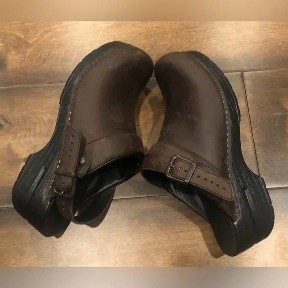 DANSKO  Ingrid Clogs - NWOT
