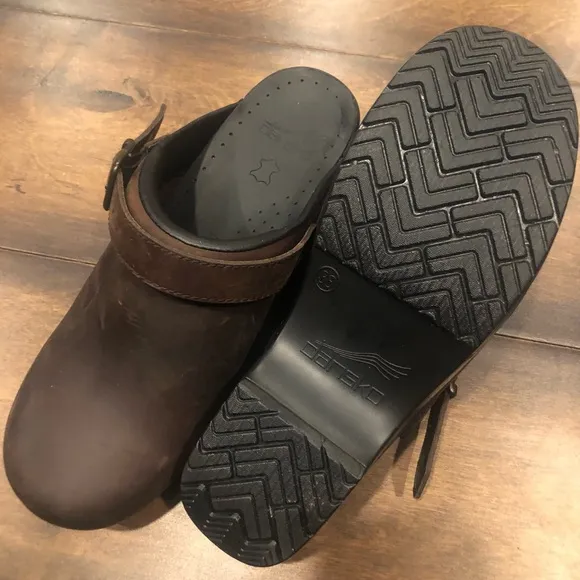 DANSKO  Ingrid Clogs - NWOT
