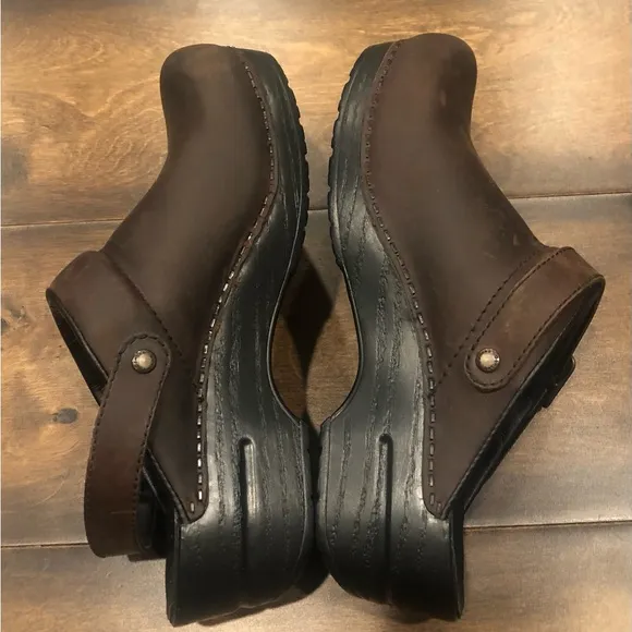 DANSKO  Ingrid Clogs - NWOT