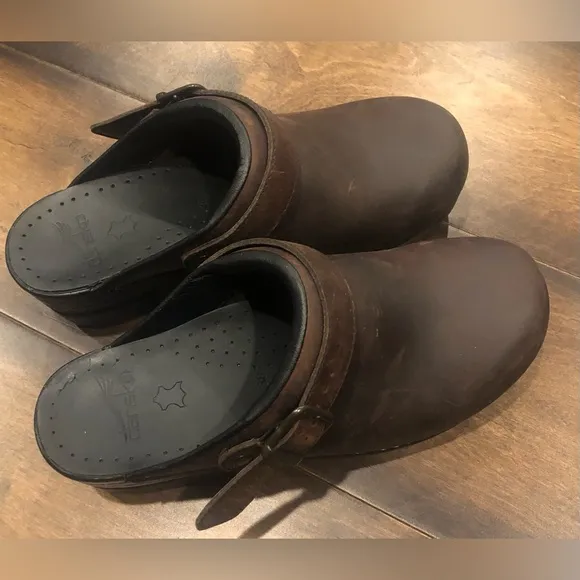 DANSKO  Ingrid Clogs - NWOT