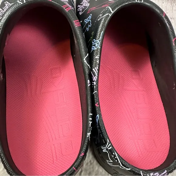 Dansko Kane Molded EVA Clogs Dogs Comfort Black Multicolor EU 38 Like New