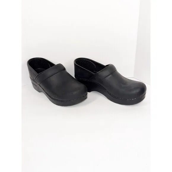 Dansko Leather Clogs Slip On Black Matte Oiled Comfort Nurse Professional 35/5