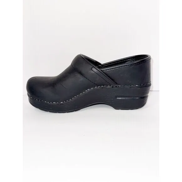 Dansko Leather Clogs Slip On Black Matte Oiled Comfort Nurse Professional 35/5