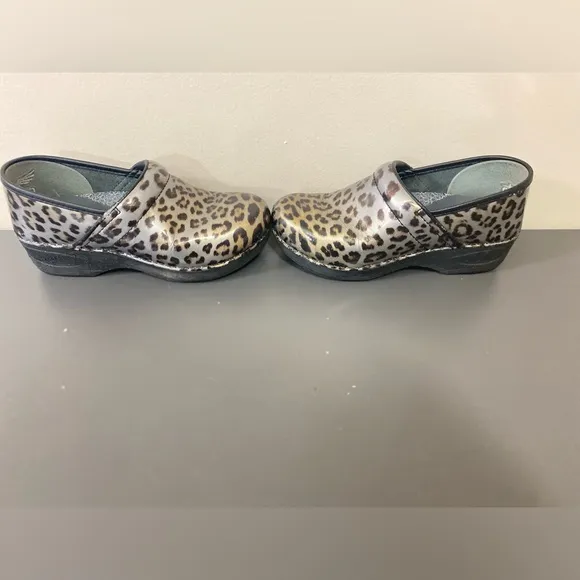 Dansko leopard cheetah print clogs size 38(7.5-8us)metallic black gold and brown