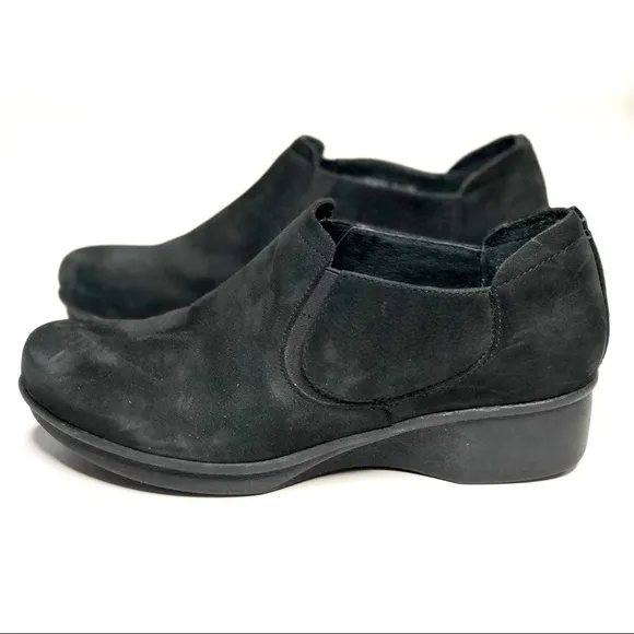 Dansko Lynn black suede clogs round toe rubber sole size 38